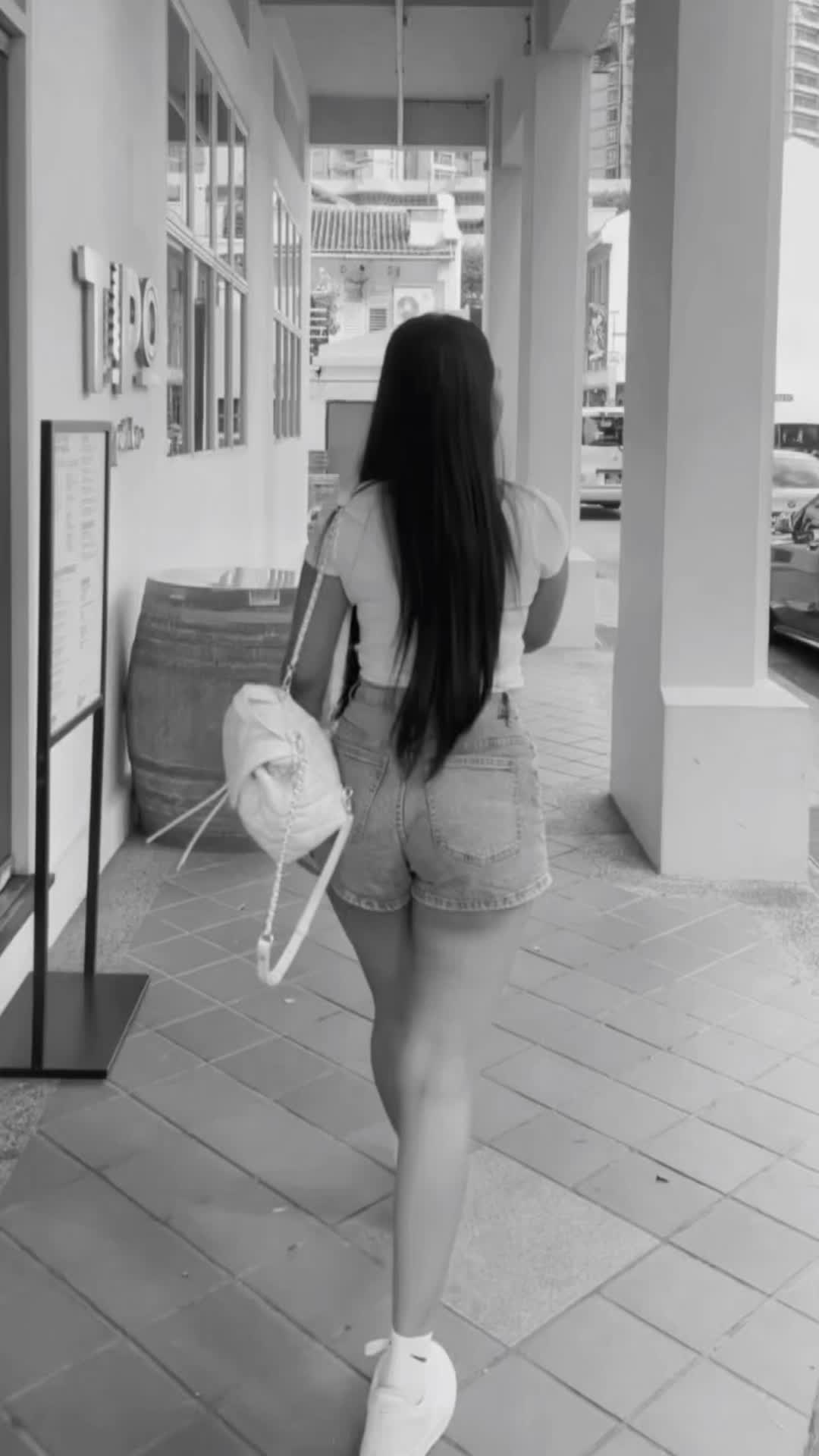 @yuni_karthika