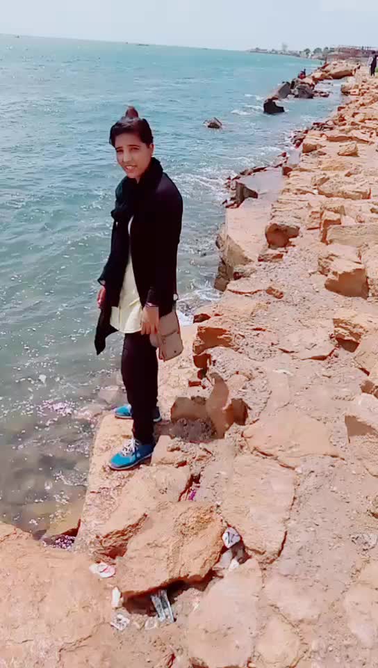 @aishakhan878