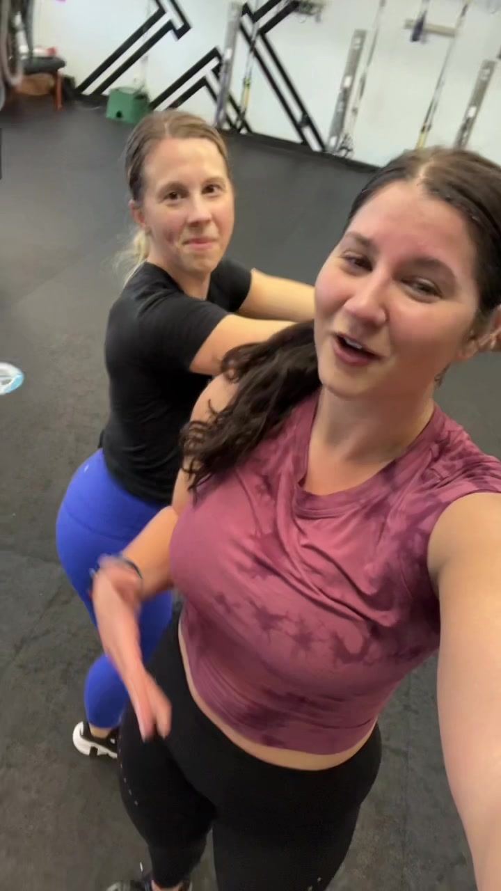 @chelsxlaur