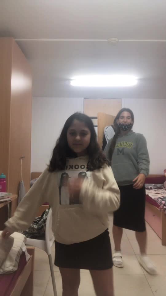 @tzivia