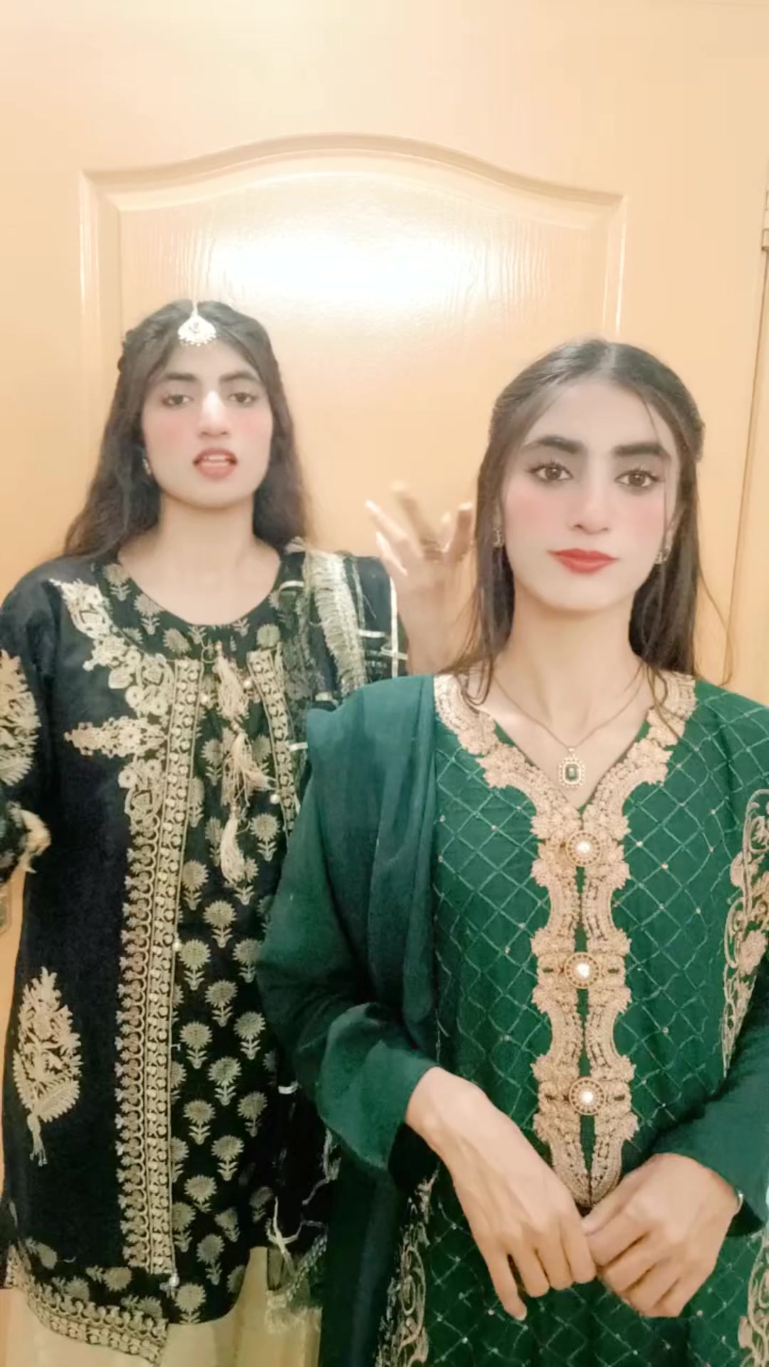 @Queen👑 Sisters💞💞