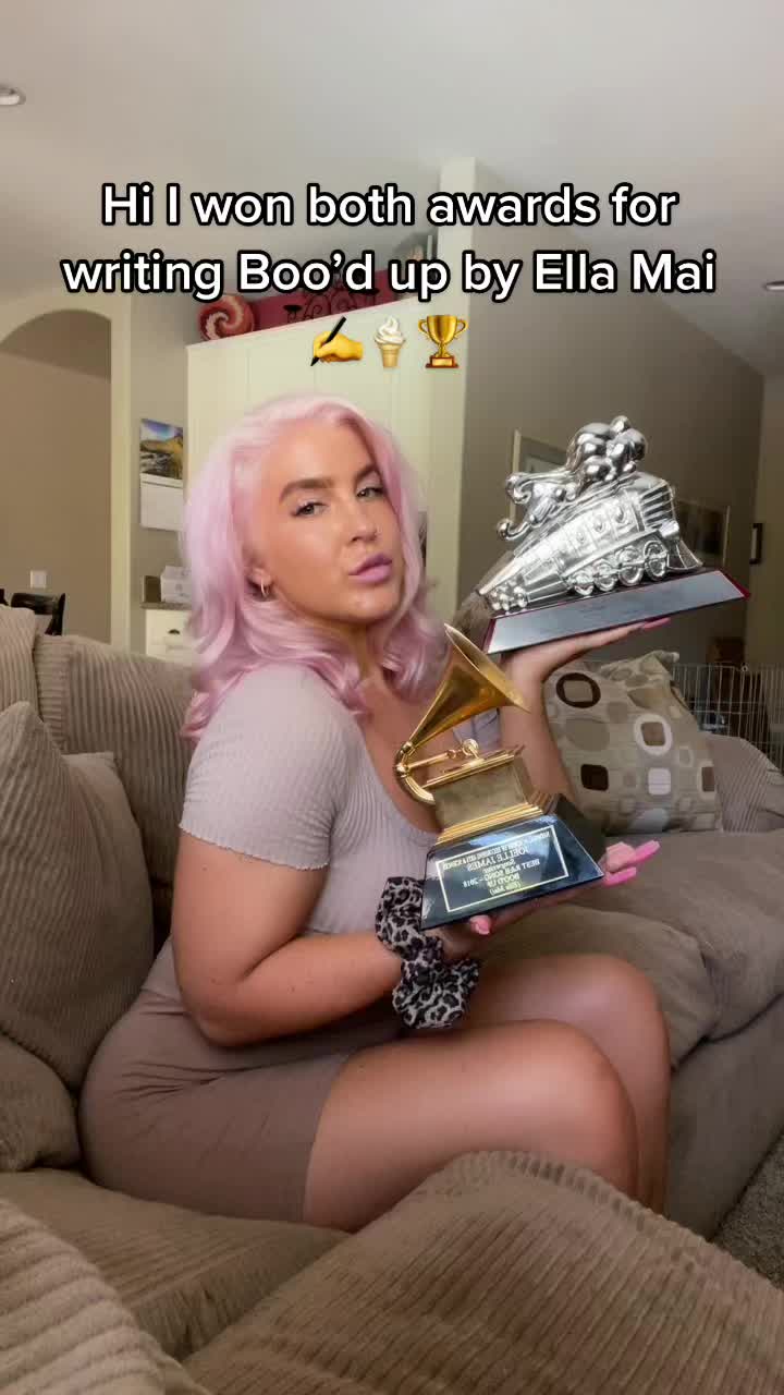 @joellejames