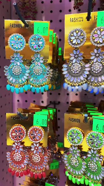 @Earrings Plaza