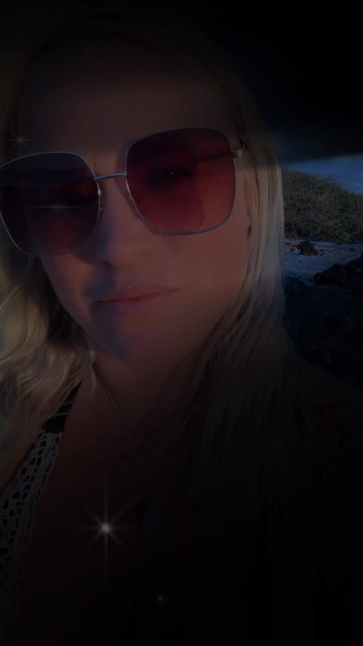 @SarahRebels