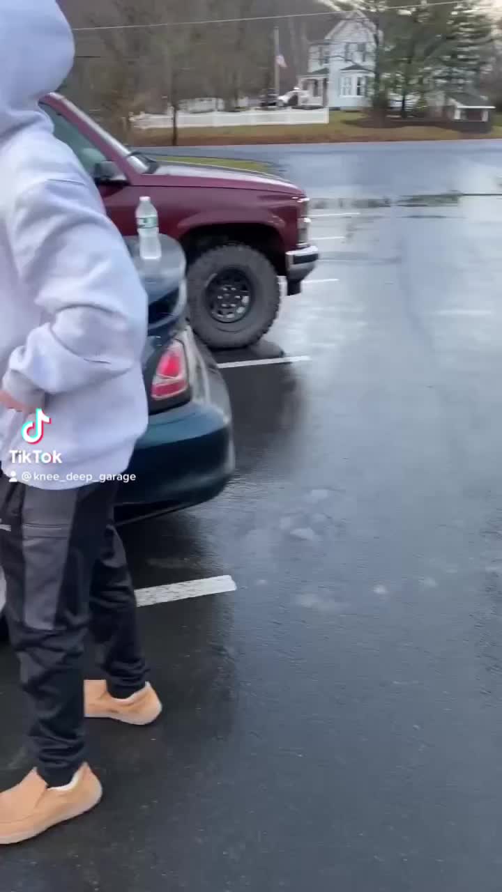@knee_deep_garage