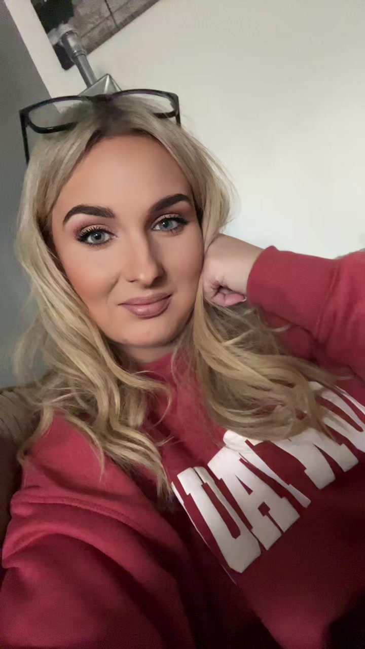 @Ellie🍒