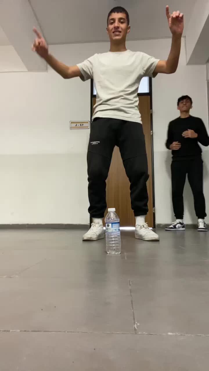 @๐๐
๐