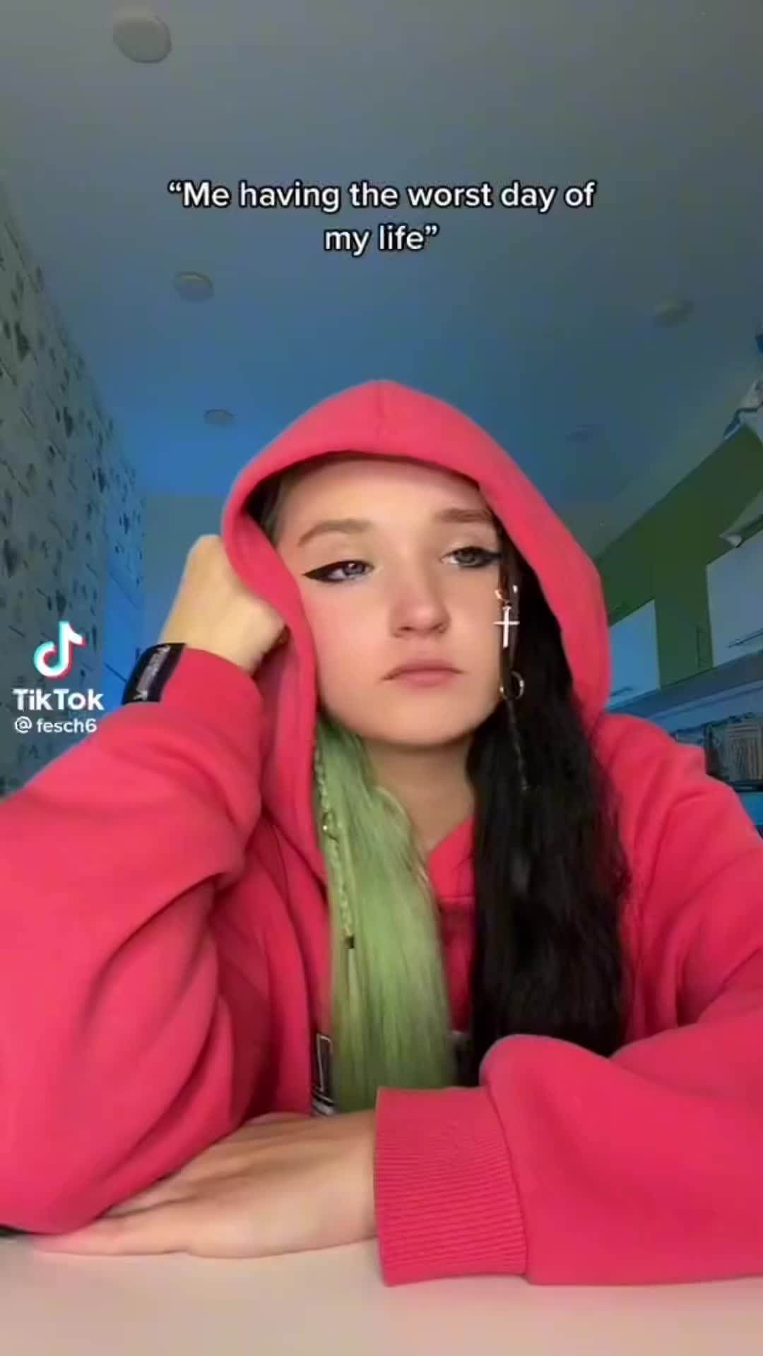 @SHE FOLLOWS ME 🥺❤️