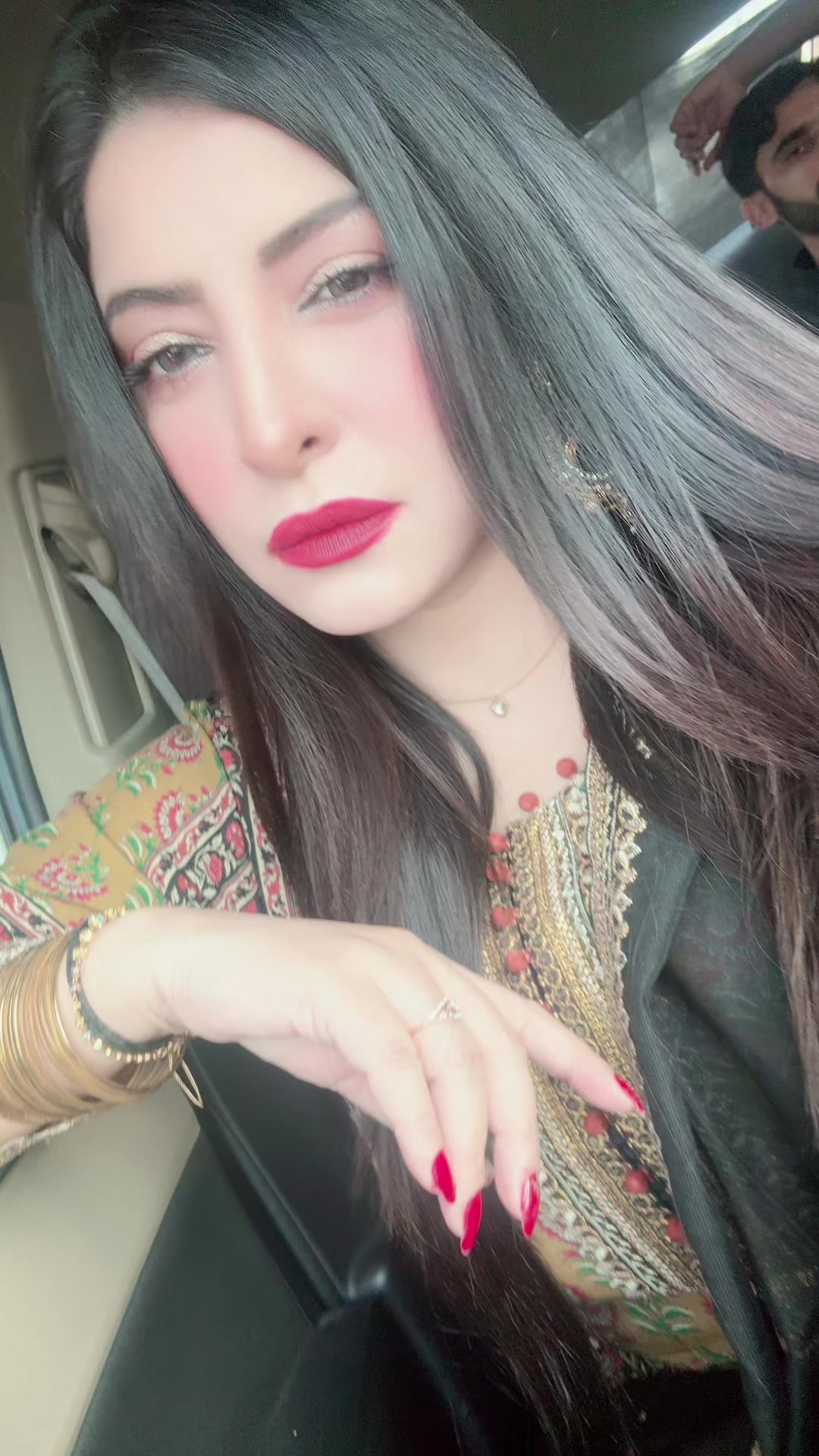 @Uzmaa tahir