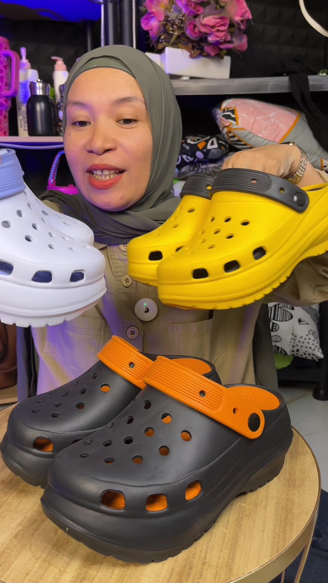 @LELI si paling TAS dan SANDAL