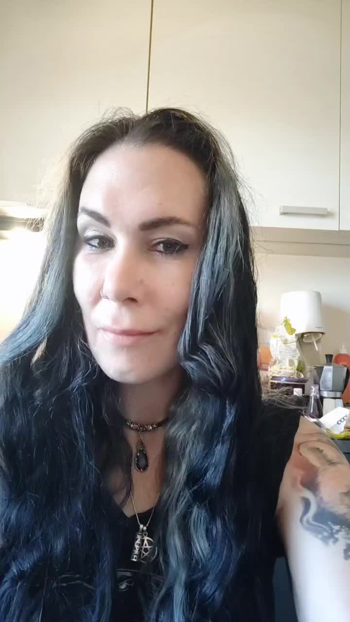 @Tess_FlyCrow