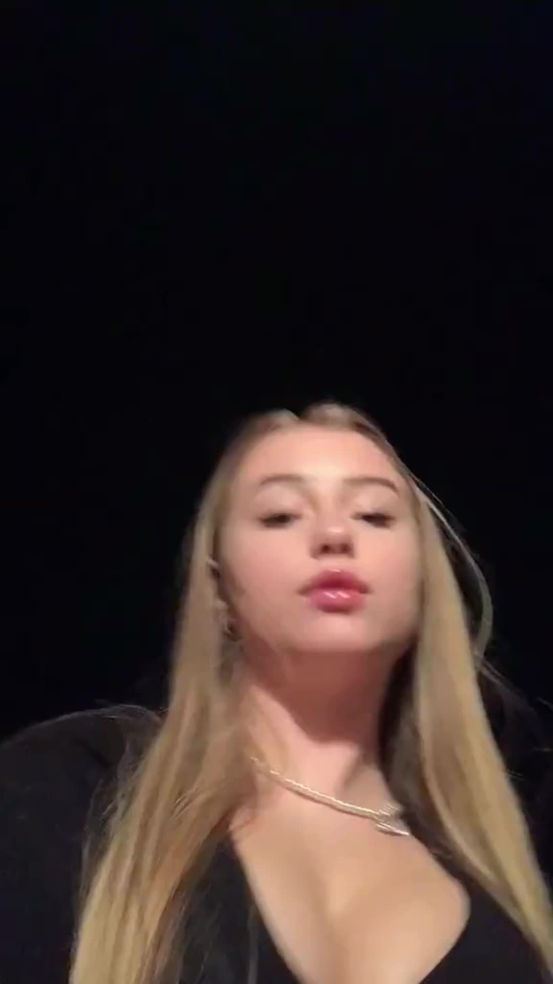 zo (@zoeydrw_s) - Urlebird