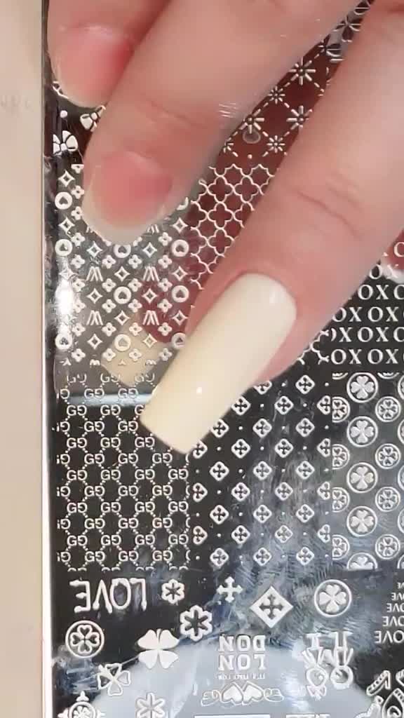 @Hinails