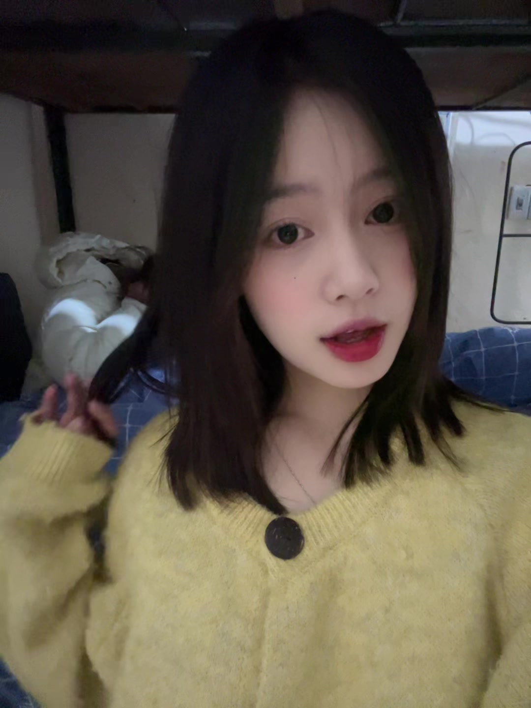 @hắt x&igrave; giả tạo !