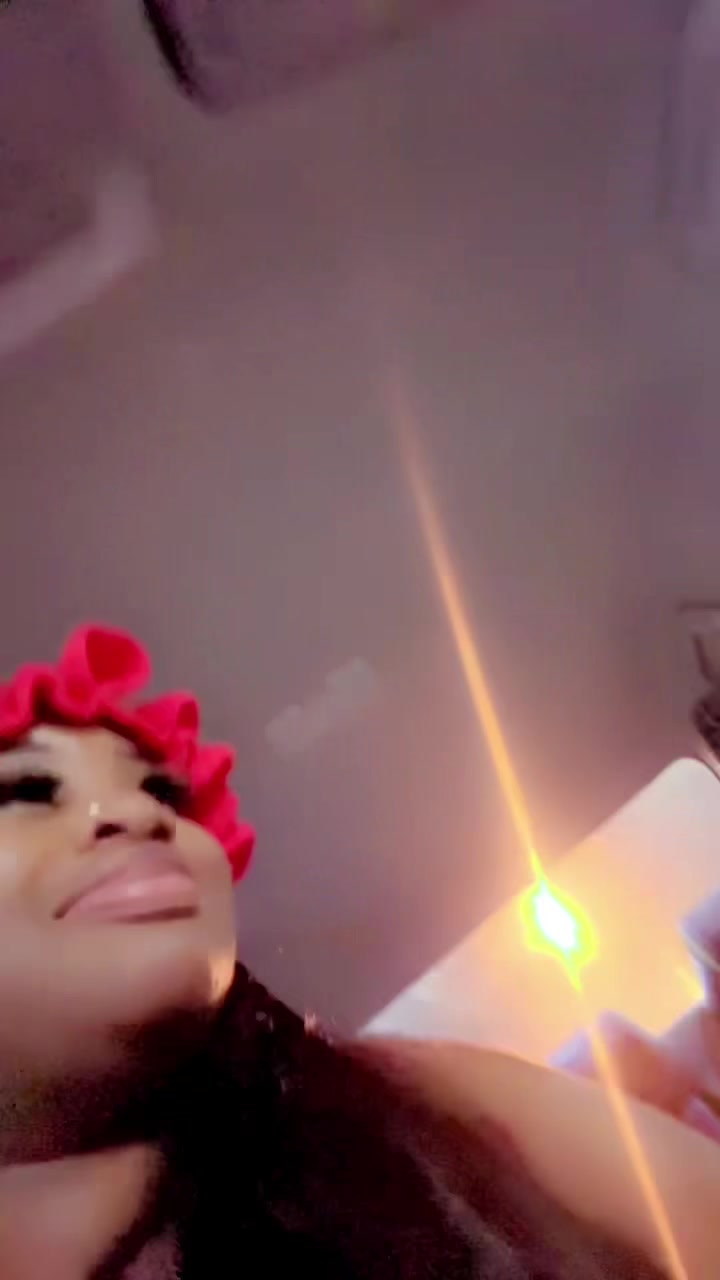 @tharealniaa