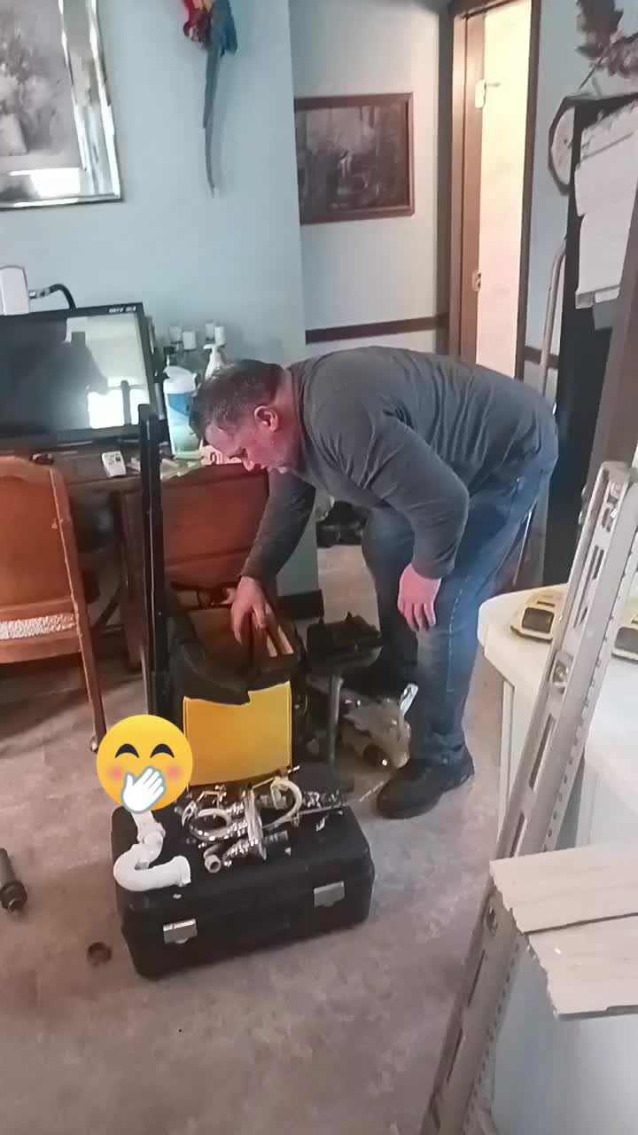 @SUCKAFREEFUNNY2ME