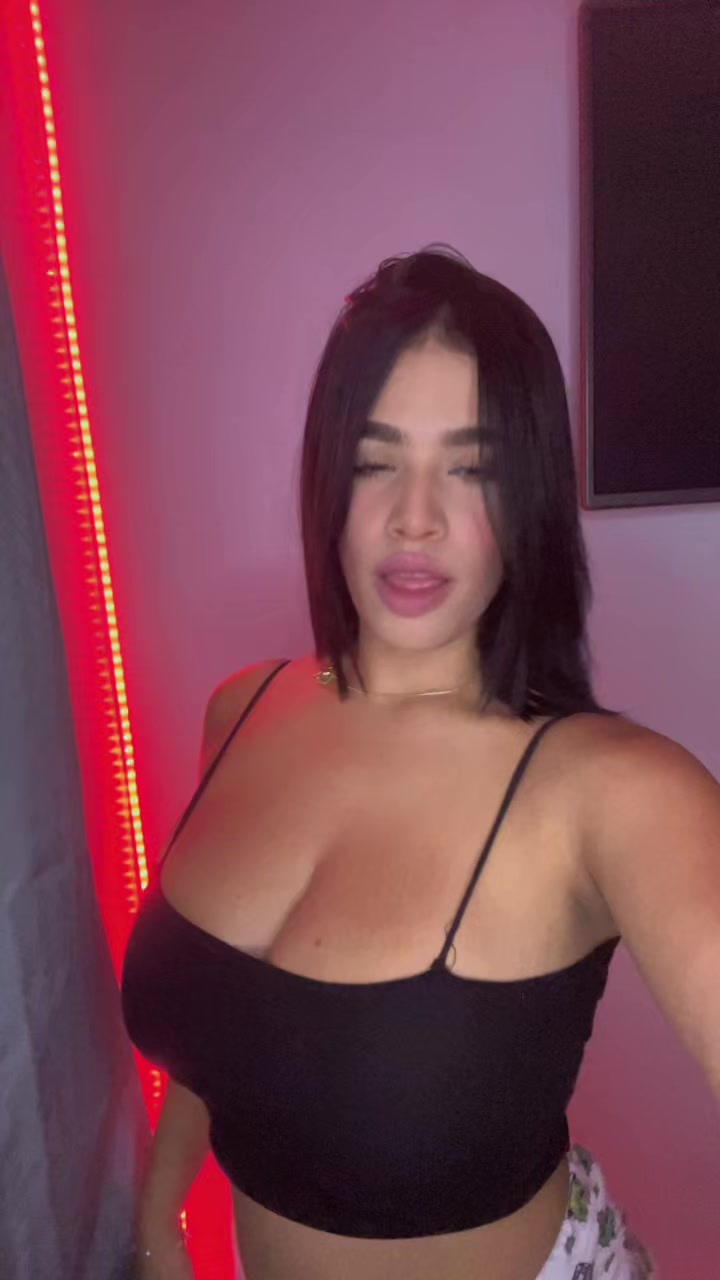 @Roxii1603