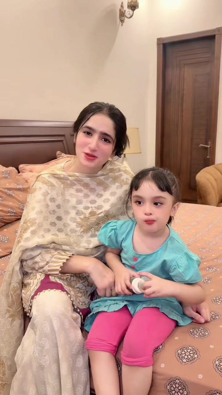 @Muneeba khan⭐️
