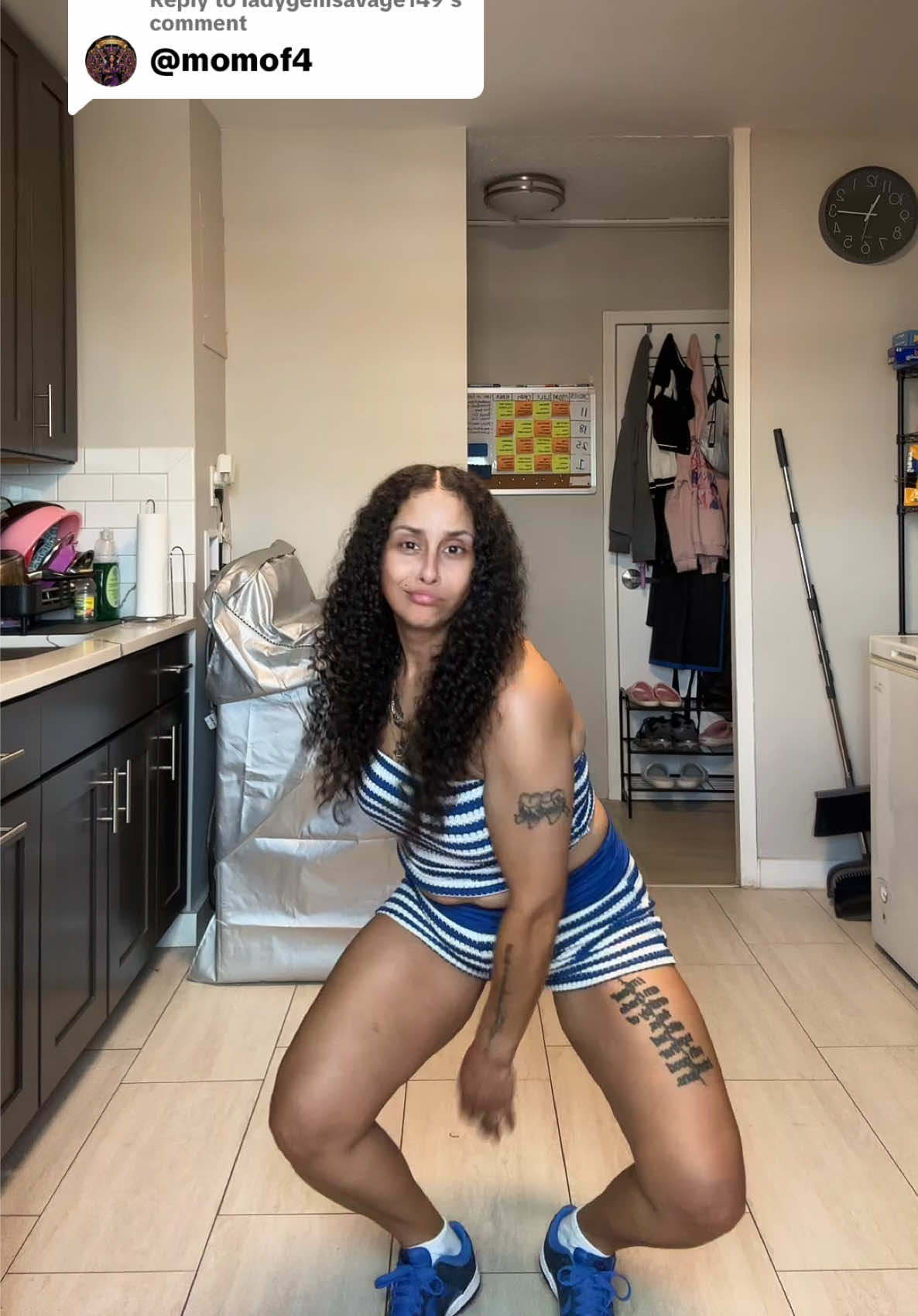 @momof4
