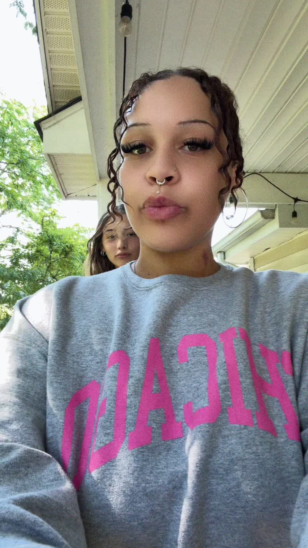 @_.trinnyy