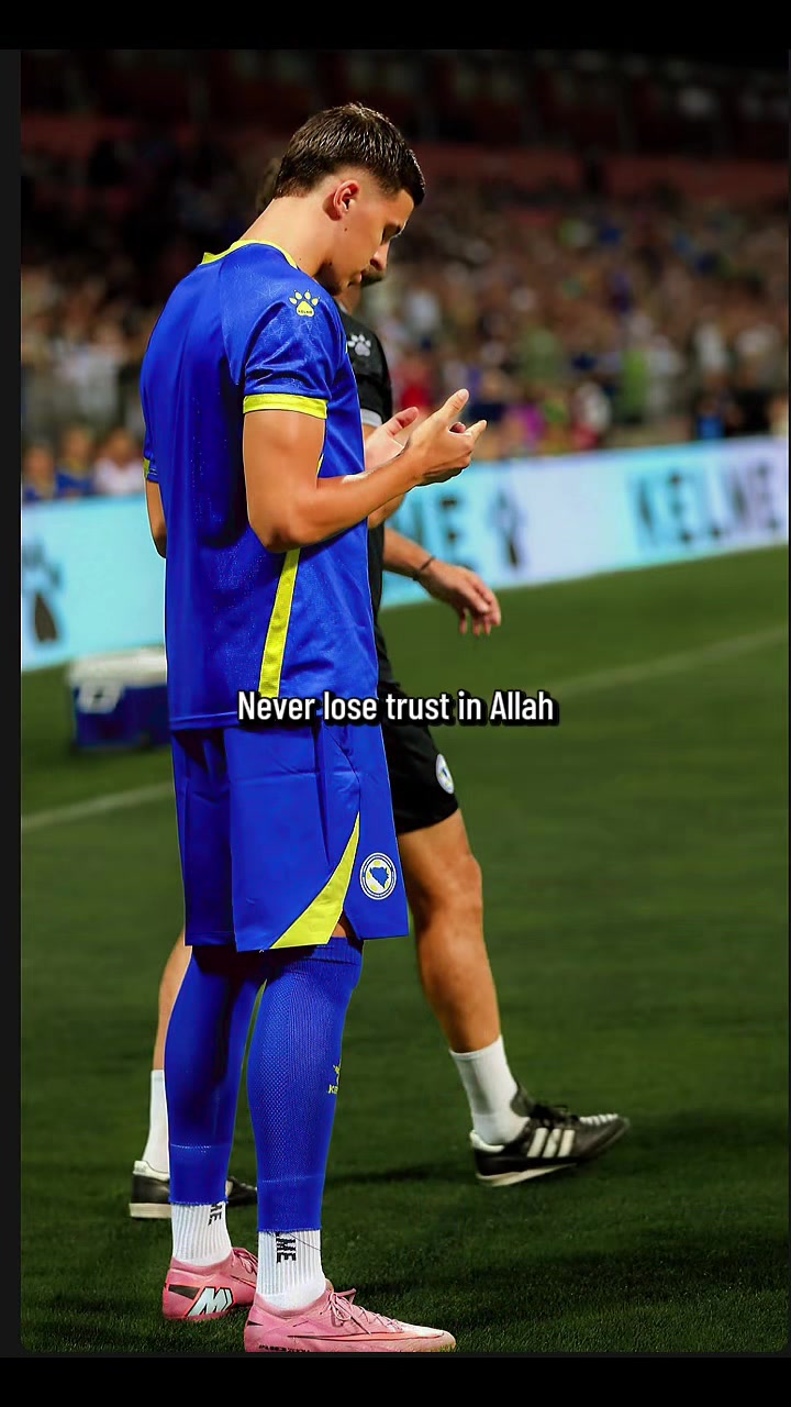 @مينا