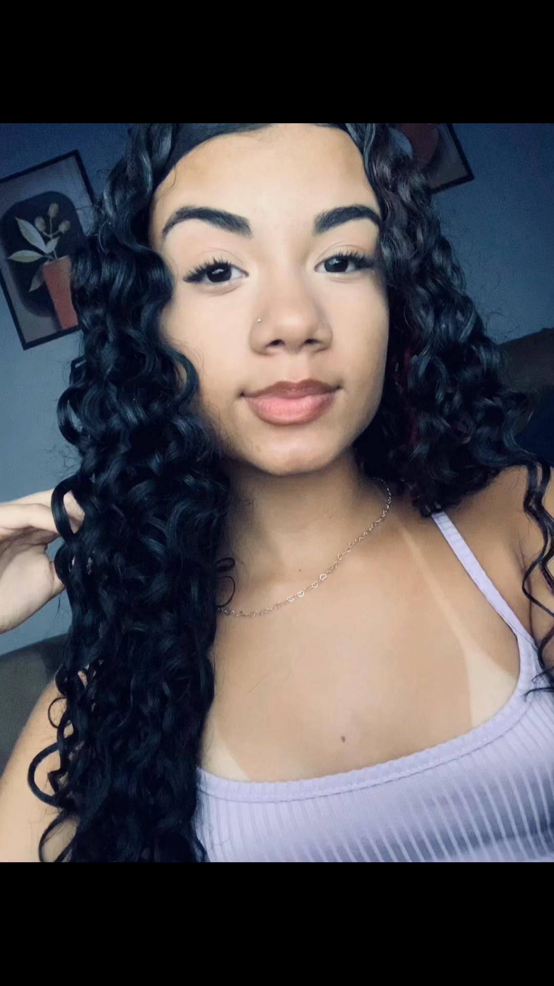 @vanessa_.larii