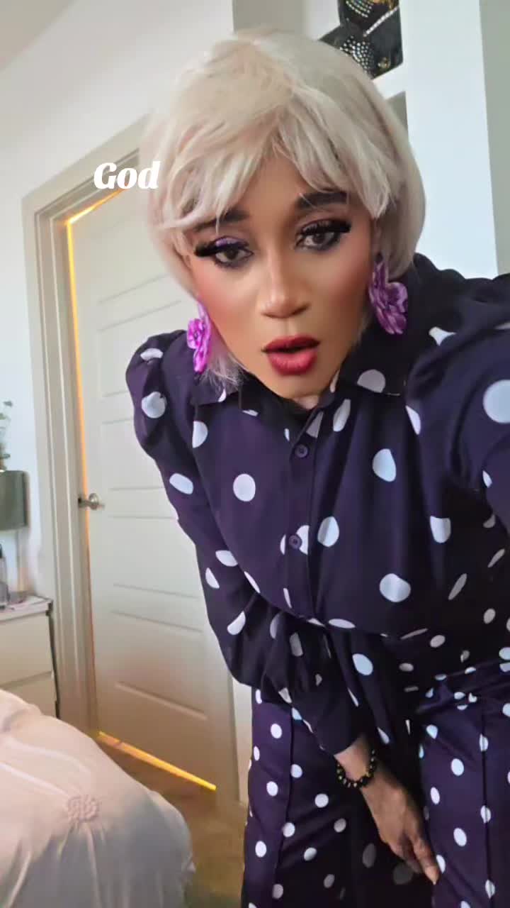 @Demi