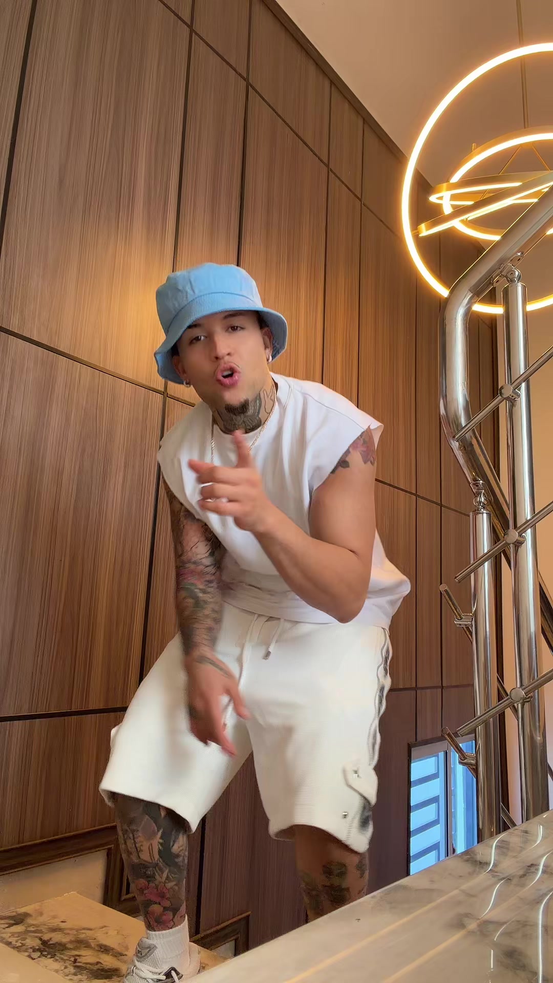 @JeyOne
