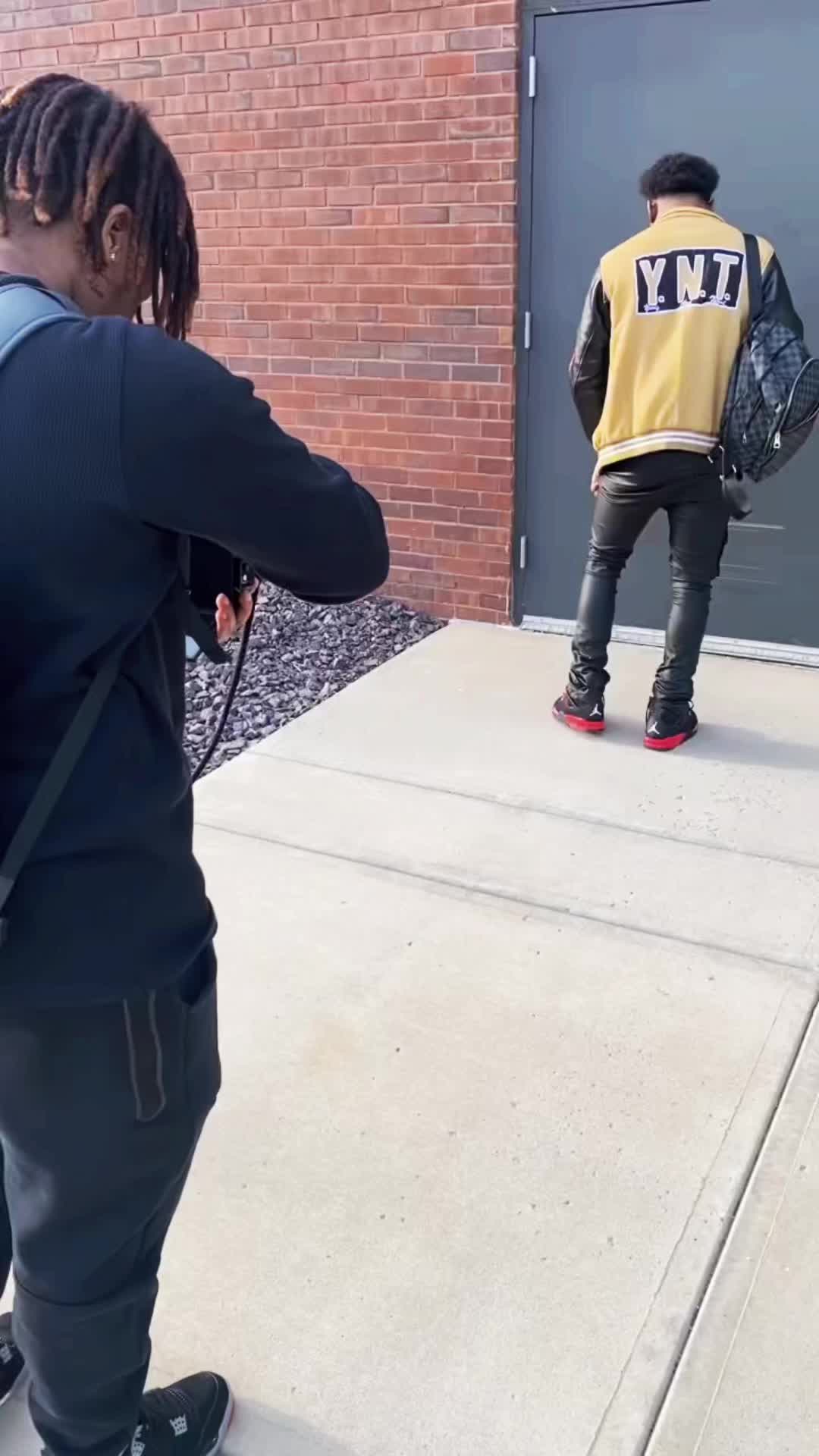 @Demarkooo