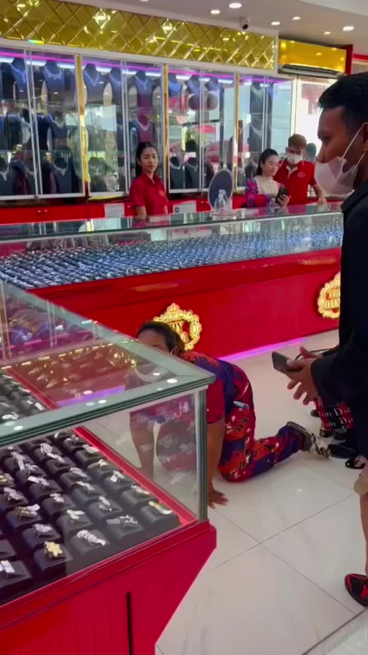 @ហាងពេជ្រ គ្រឿងសម្អាង