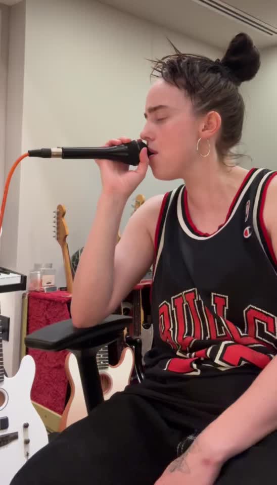 @BILLIE EILISH