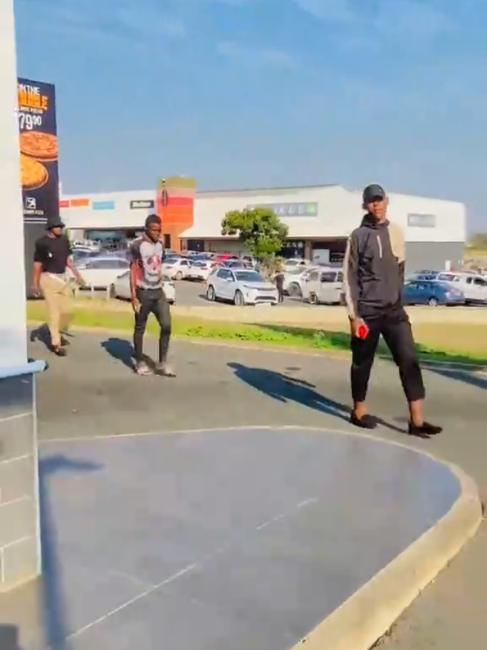 @Sphephel⭕️ Nkomonde