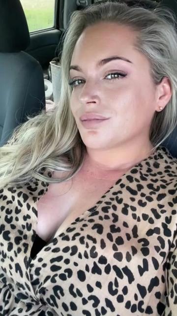 @CountryCurves_OF