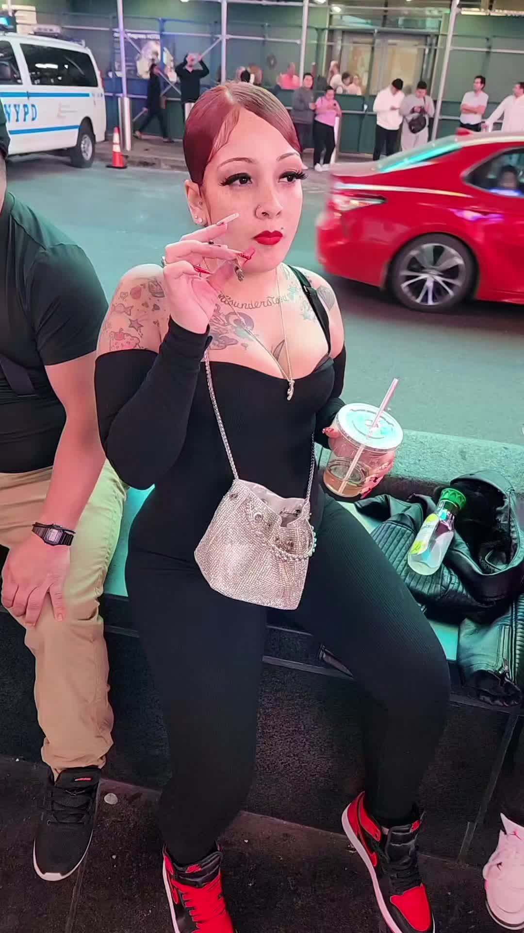 @HoodBarbiie
