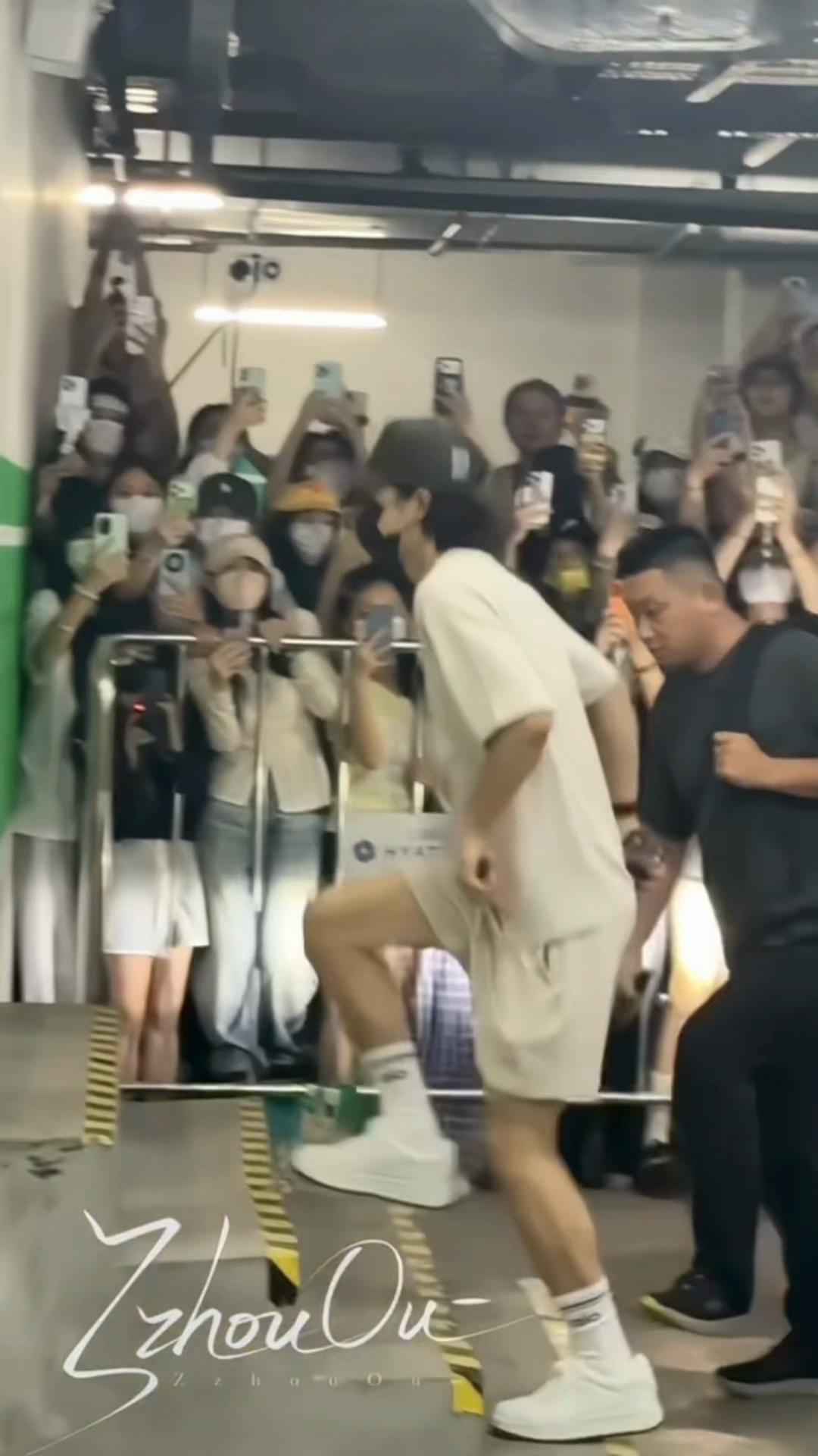 @𝑭𝒆𝒓𝒏❤︎︎王一博•𝒀𝑰𝑩𝑶 𝟖𝟓💚
