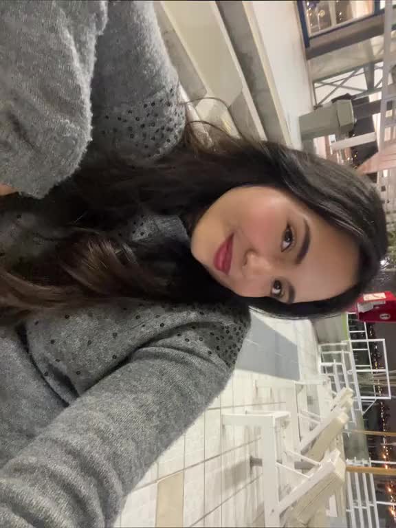 @Angie 🍸🪩