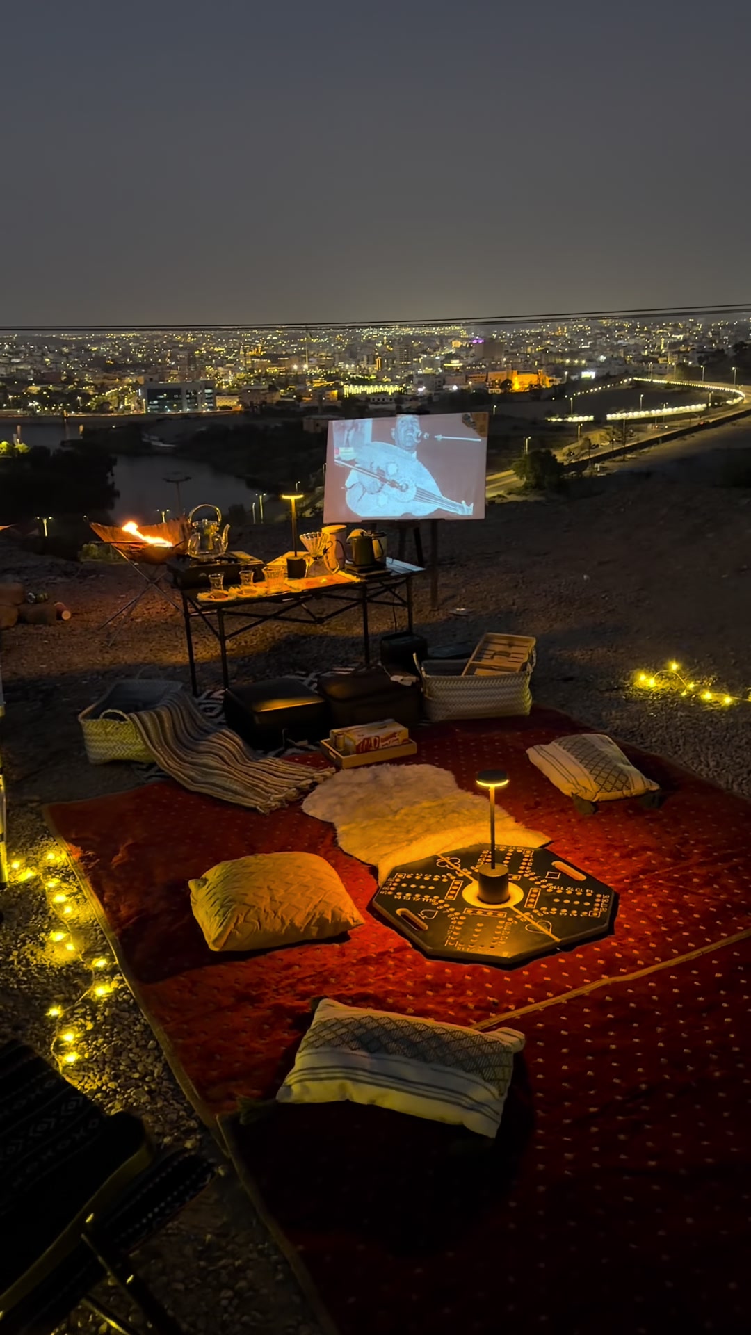 @جلسه وقمرا ⛺️🌌