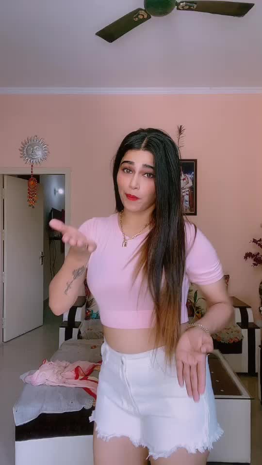 @PRIYANKA💫