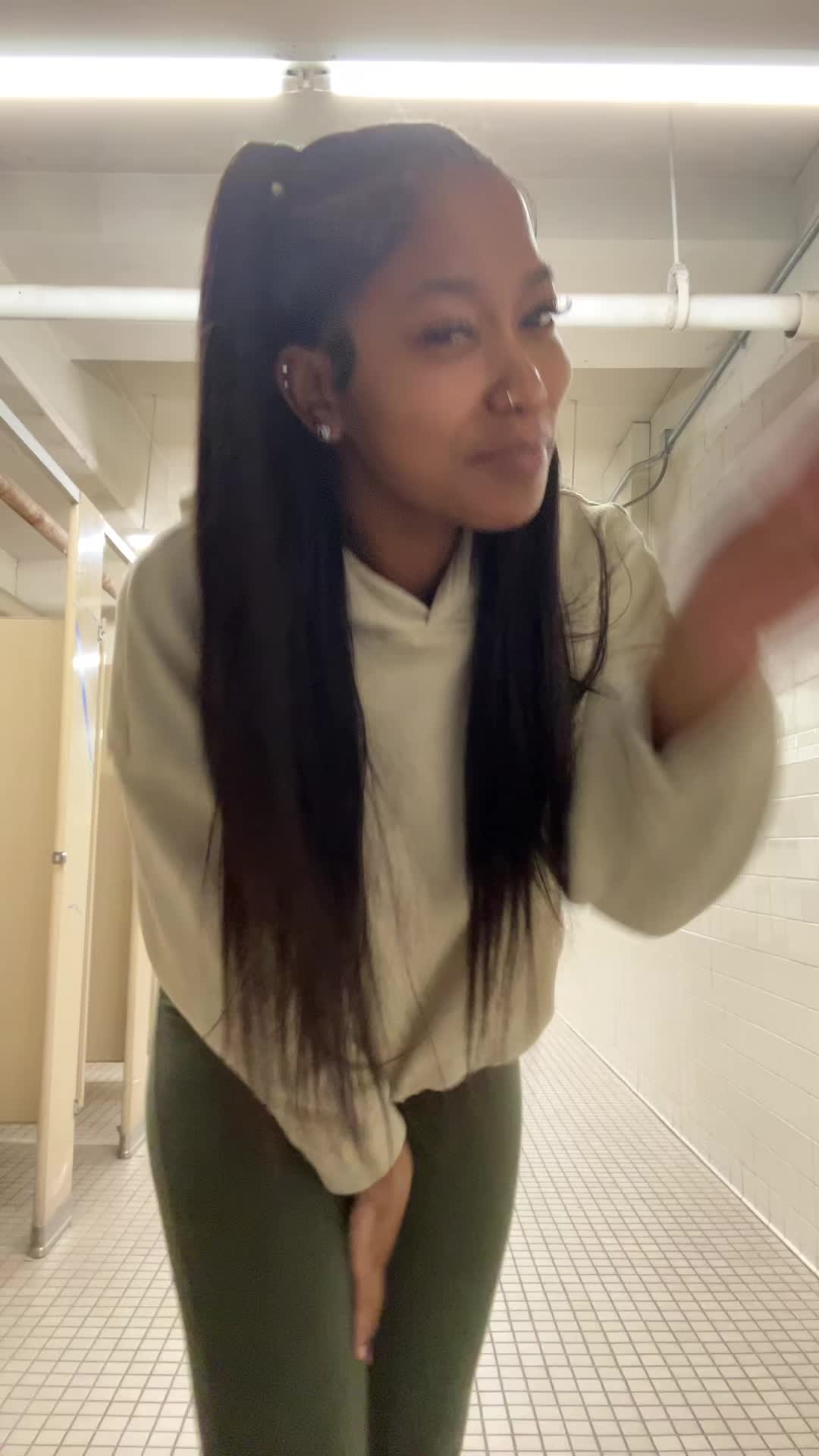@desdabaddie
