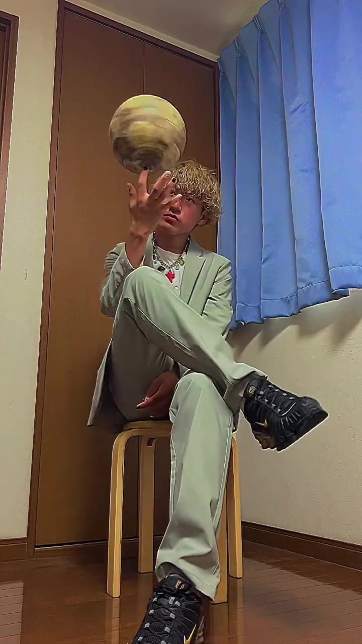 @るい