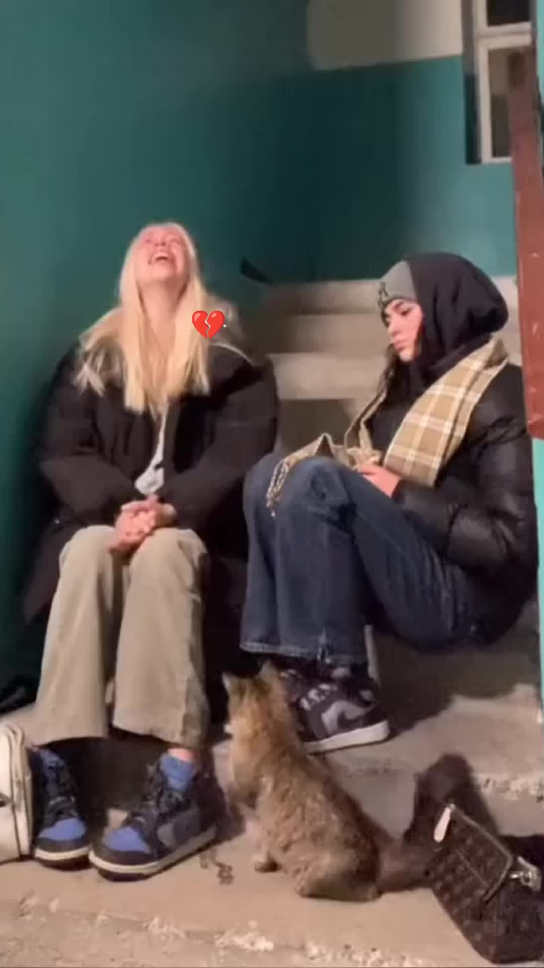 @hotlineyon