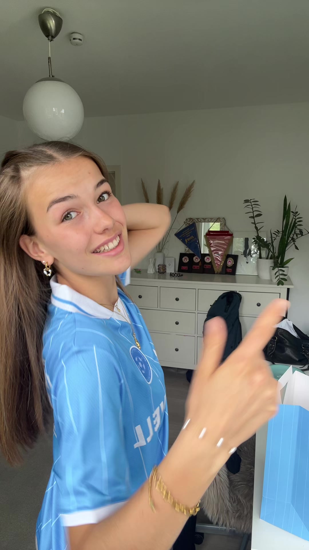 @adelesfashiondiary