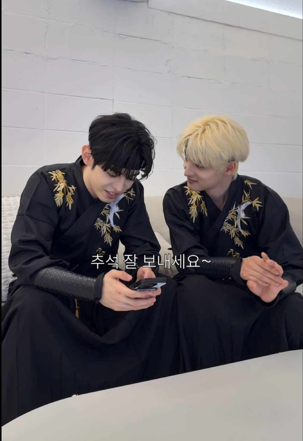 @NOWZ·나우즈
