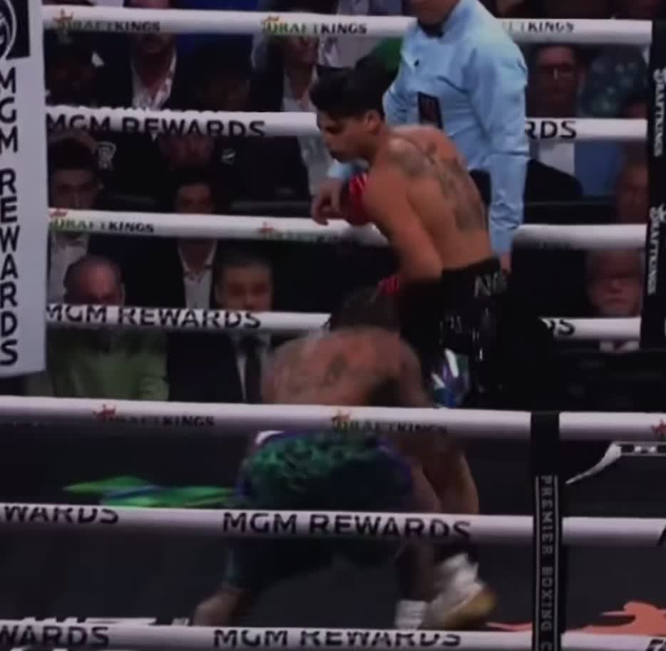 @LiveBoxingFights/BoxingClips