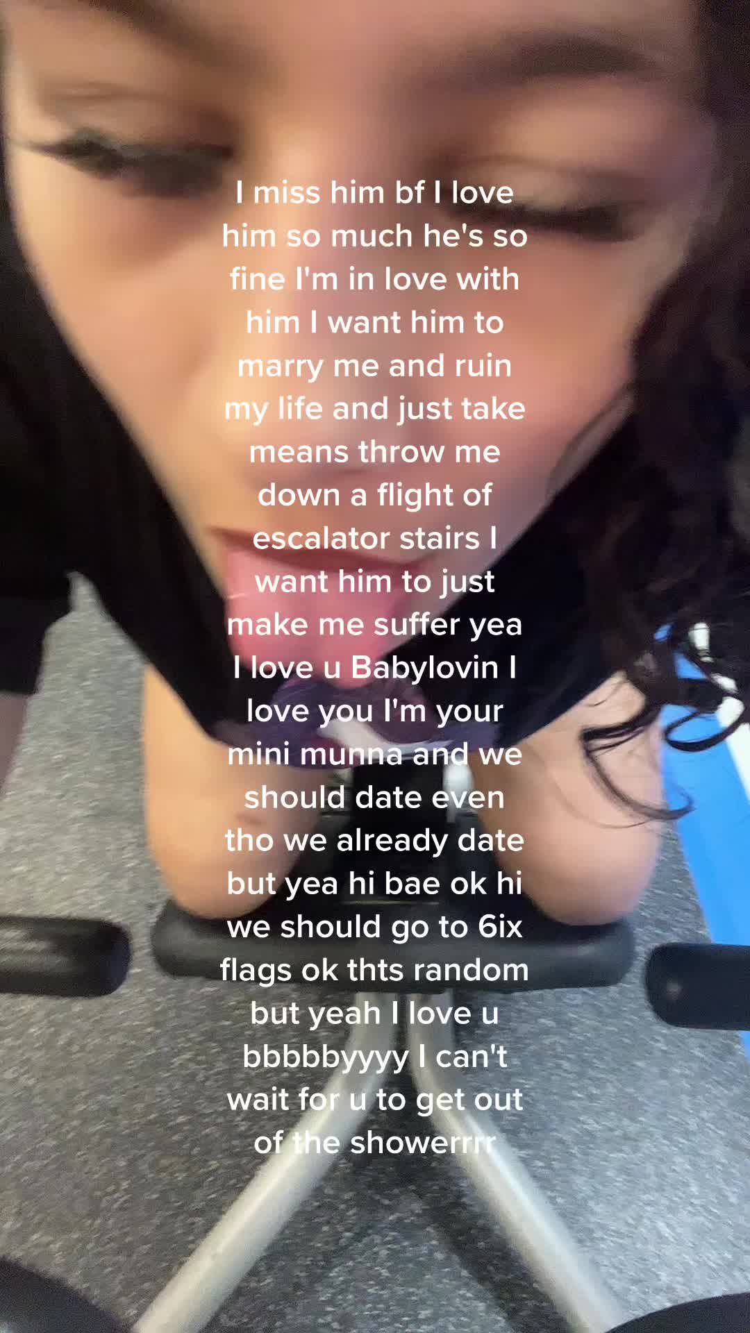 @hollyhennesseystwin
