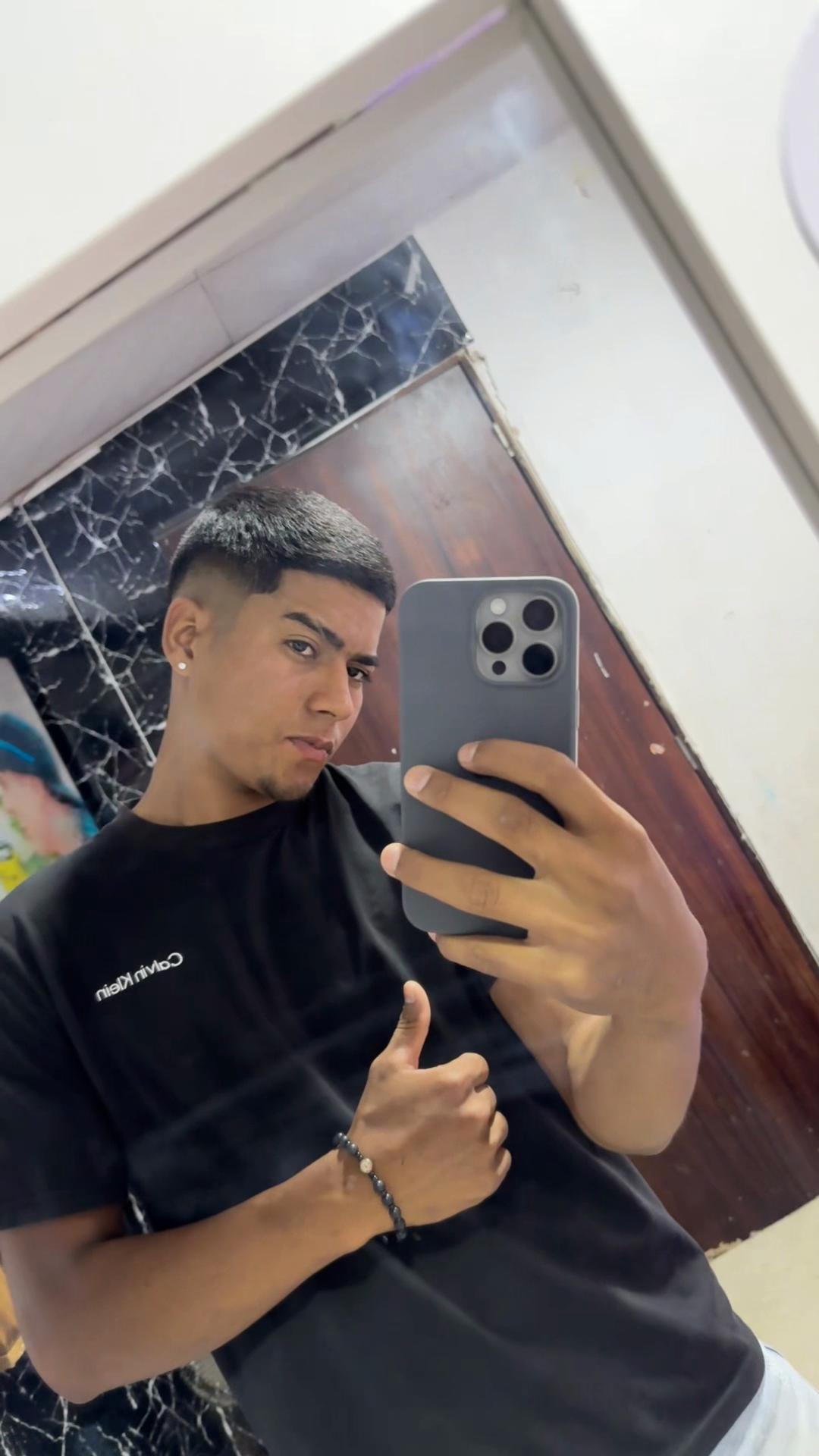 @user 🧔