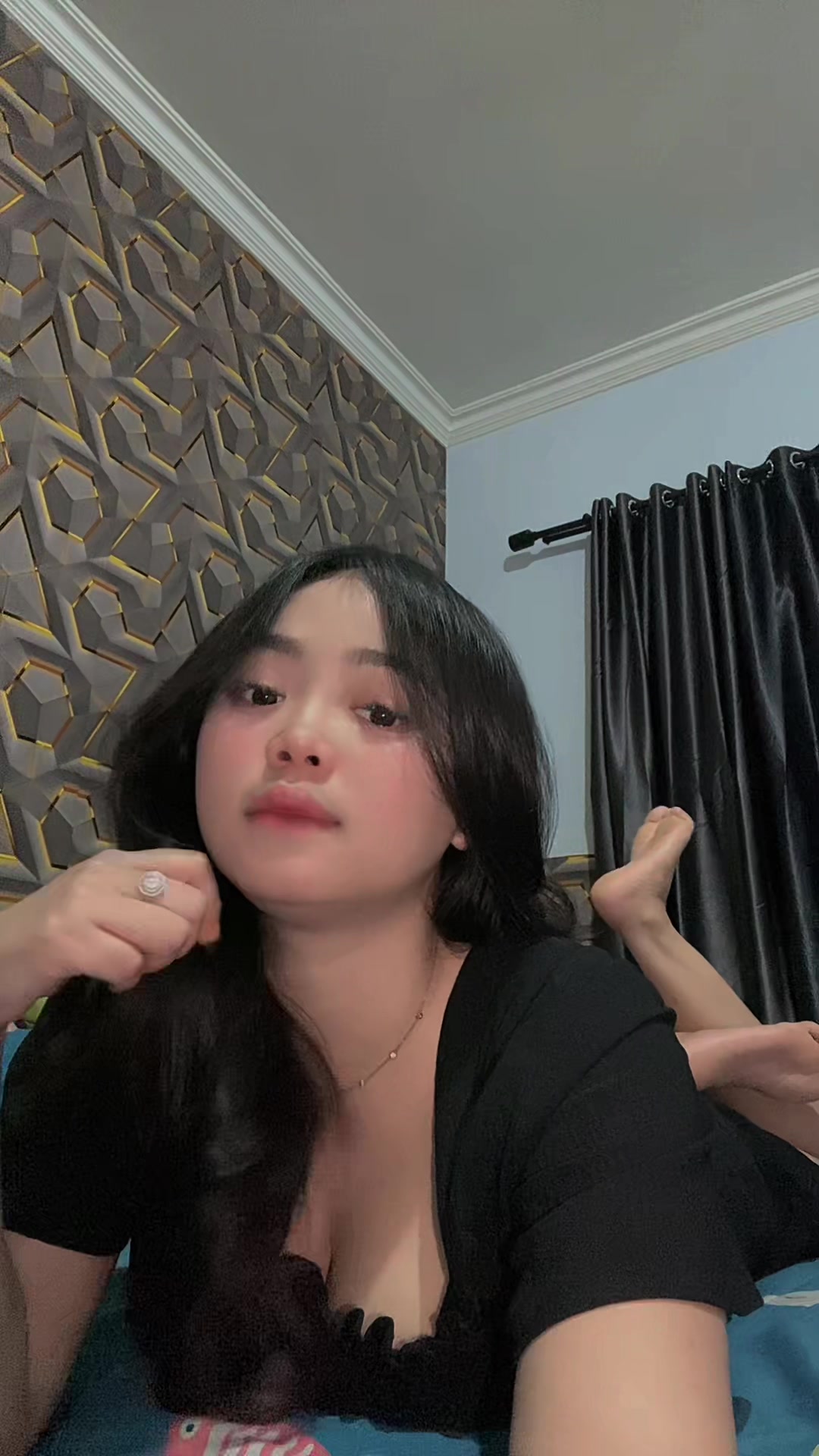 @thaniacry