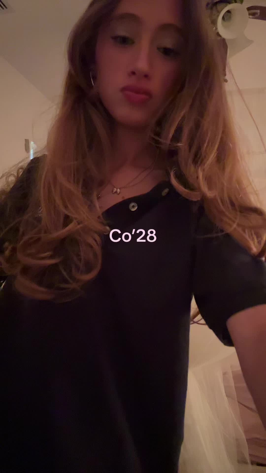 @𝐸𝓈𝓉𝒽𝑒𝓇 𝐹𝓇𝒶𝓎𝒹𝒶 🧁