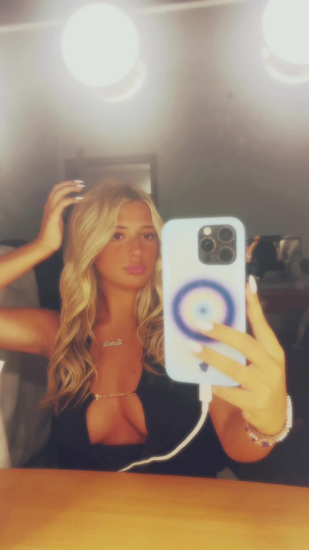 @izzysavo