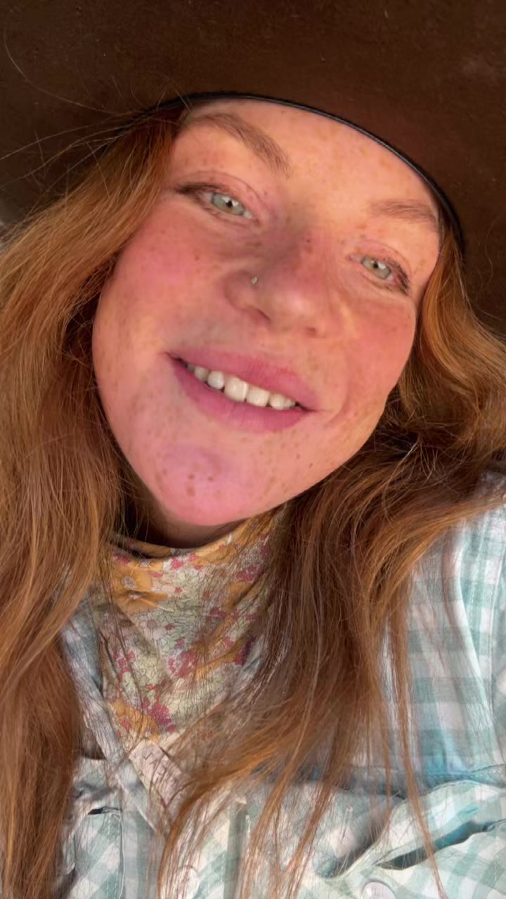 @hollysherwood22